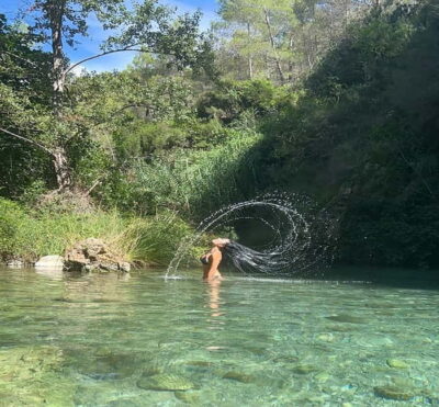 Valencia: Montanejos Thermal Spring & Girlfriend Waterfall - Montanejos thermal springs: warm water, changing rooms, and fishy foot buddies