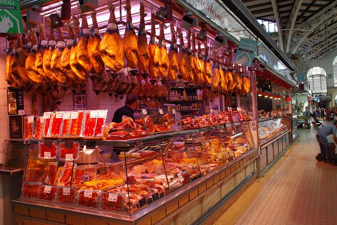 Valencia Tapas and Sightseeing Guided Tour - Old Town walking pace: sociable sightseeing with breathing room