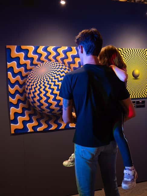 Valencia: World of Illusions Museum Entry Ticket - Stepping into the gallery: how the museum keeps tricks believable