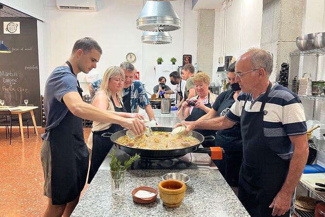 Valencian paella cooking class, tapas and visit to Ruzafa market. - Chicken and rabbit paella: hands-on steps you can actually repeat