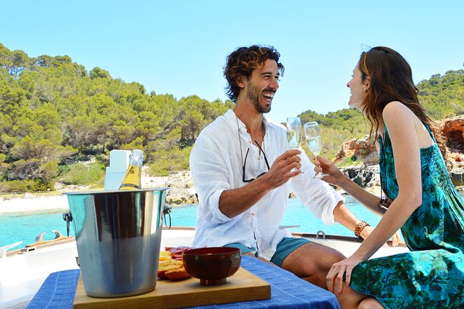 Visit the 8 most beautiful beaches in the South of Menorca Marenostrum - Cala Macarelleta and Cala Macarella: postcard beaches, mostly from the boat