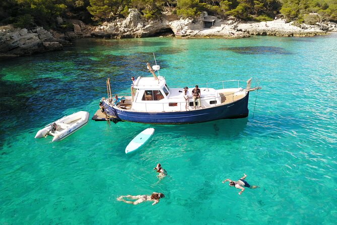 Visit the 8 most beautiful beaches in the South of Menorca Marenostrum - Cala Galdana, Mitjana, and Mitjaneta: the starting trio that frames the whole day