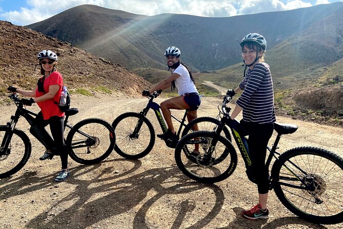 Volcanic Discovery PREMIUM eBike Tour: 35 km - Majanicho Beach and Pop Corn Beach (Mejillones): fisherman vibes and sea-breeze time