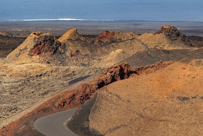 Volcano Hike - Timanfaya eruptions - Gear Check: Shoes, Layers, and Wind-Proofing Your Day