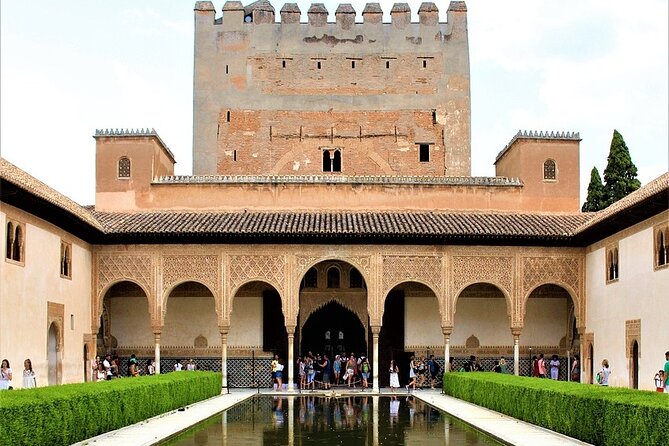 Walking tour in Alhambra, Nasrid Palaces and Generalife - Generalife: Gardens, Water, and the Nasrid Summer Retreat