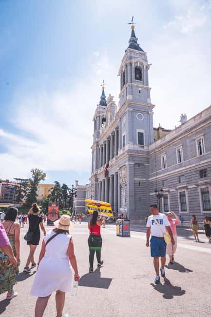 Walking Tour Madrid +Pintxo +Drink - Entering Madrid’s Core From Puerta del Sol