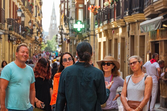 Walking Tour Old town - Renaissance meets the present at the Basque history museum stop