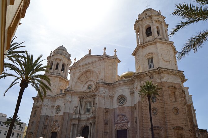 Walking Tour through Cádiz: Stories from the hand of a local guide - Parque Genovés: a breather with context and photo time