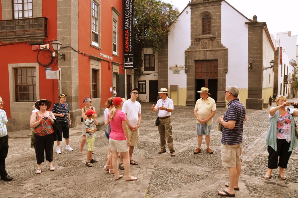 Walking tour Vegueta Old Town Las Palmas ( only in english) - Noble balconies and Plaza de San Antonio Abad: old Canarian style up close