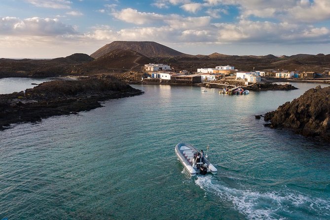 Water Taxi Lobos Island - Isla de Lobos Natural Park: what makes the island worth the trip