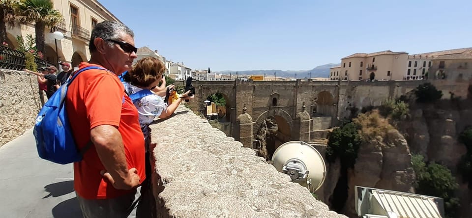 White Villages and Ronda Day Trip from Seville - Guide style, group size, and what to expect inside the van