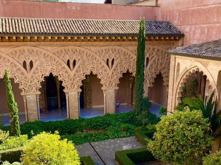 Zaragoza: Aljafería Palace guided tour in Spanish - Key highlights you’ll feel right away