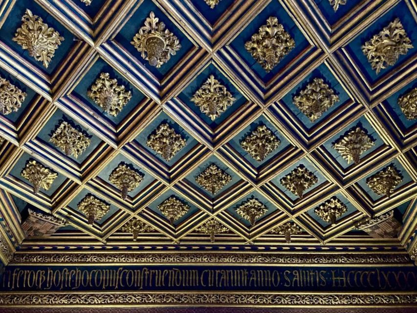 Zaragoza: Aljafería Palace guided tour in Spanish - Going through all public rooms: where the route helps you learn