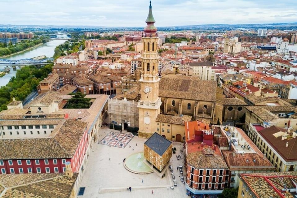 Zaragoza : Private Custom Walking Tour with a Local Guide - Key things to know before you book