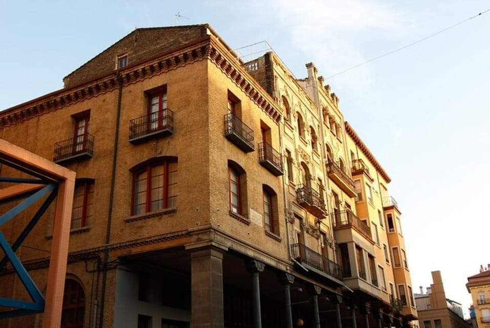 Zaragoza : Private Custom Walking Tour with a Local Guide - Zaragoza on foot: why this works better than a bus-and-a-map day