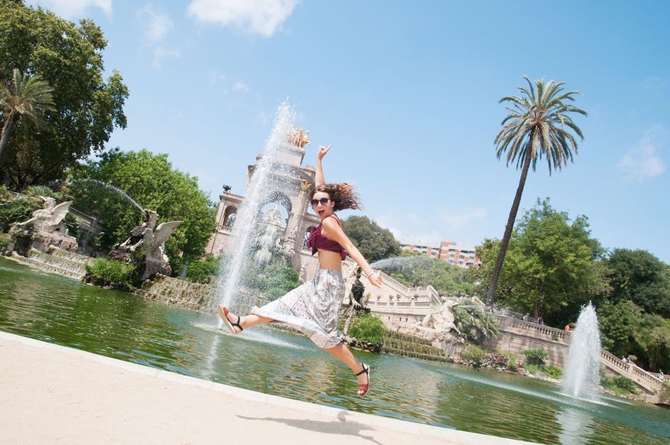 ✅ Barcelona: Photoshoot Tour Old Town - The Old Town walk: from Gothic facades to park light